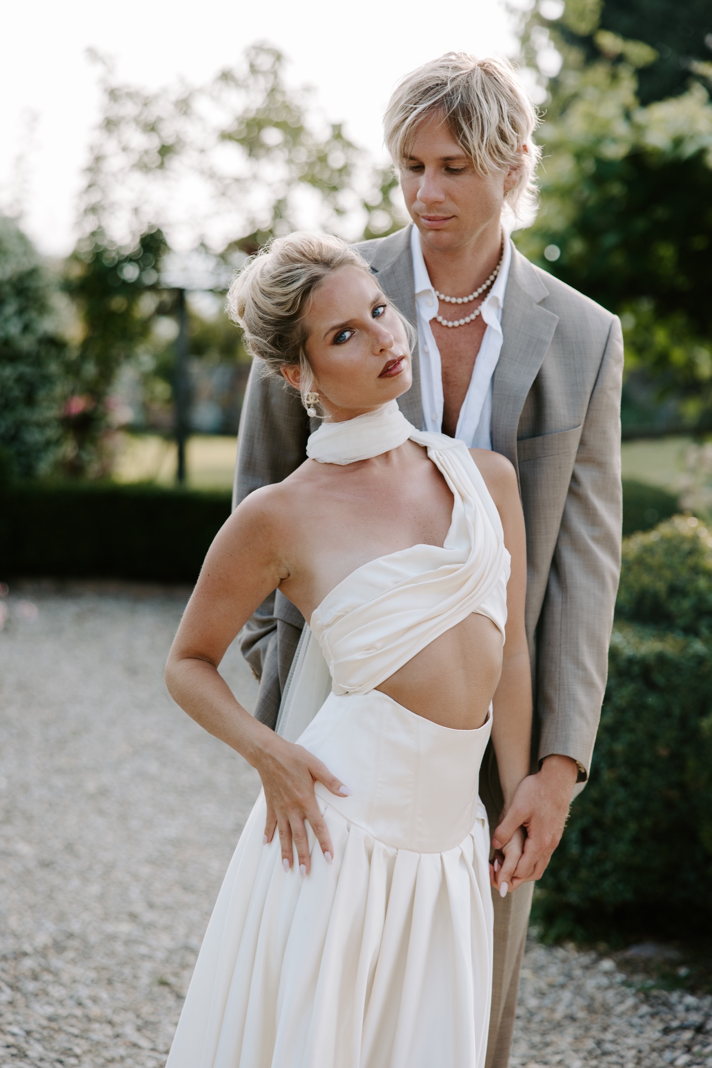 Editorial couple portrait in an Italian garden